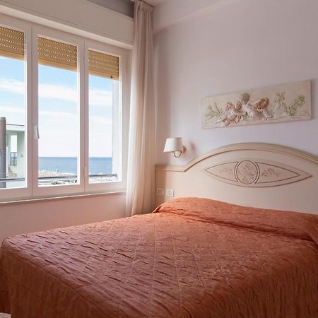 Hotel Mocambo Мілано-Маріттіма Екстер'єр фото