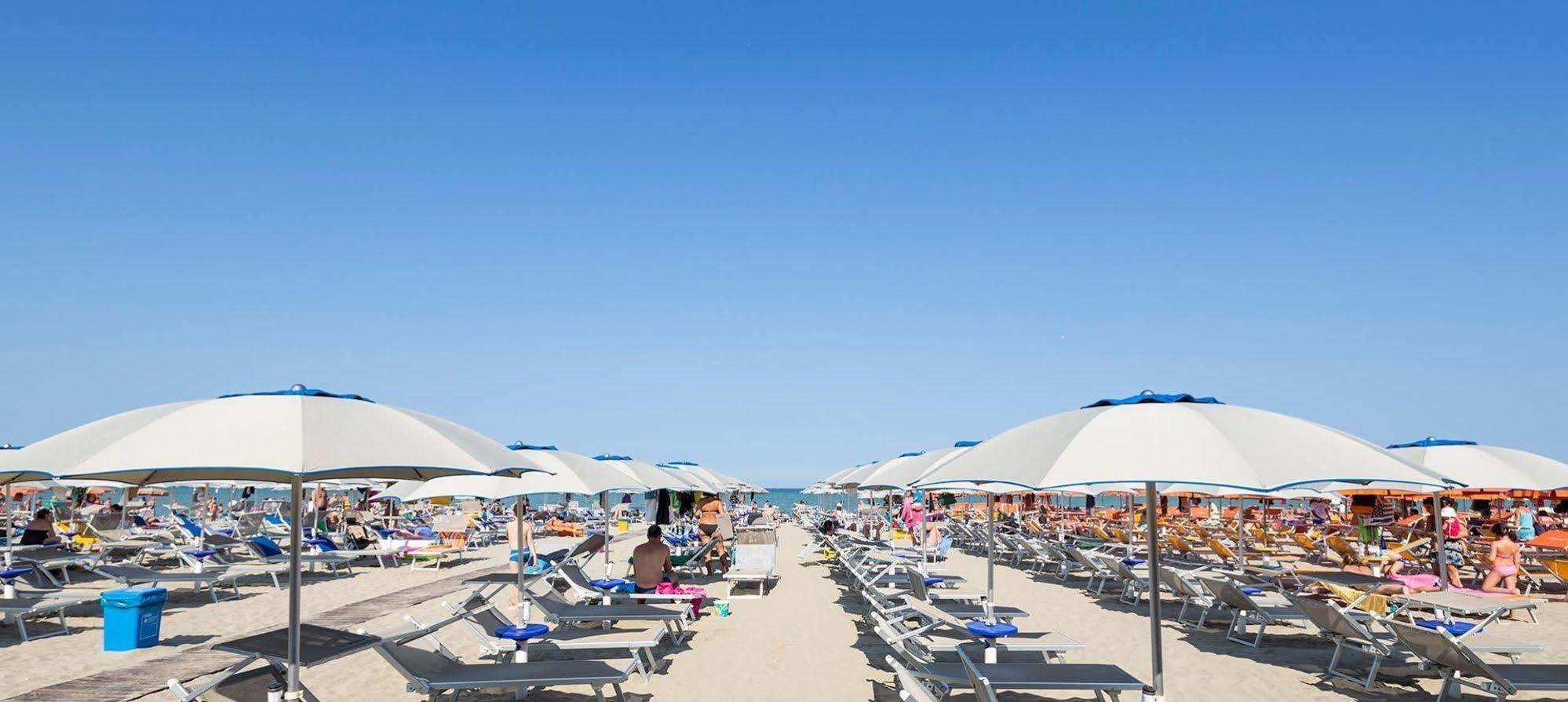 Hotel Mocambo Мілано-Маріттіма Екстер'єр фото